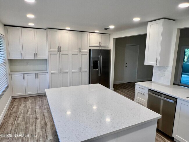 Building Photo - 13582 Cardona Dr