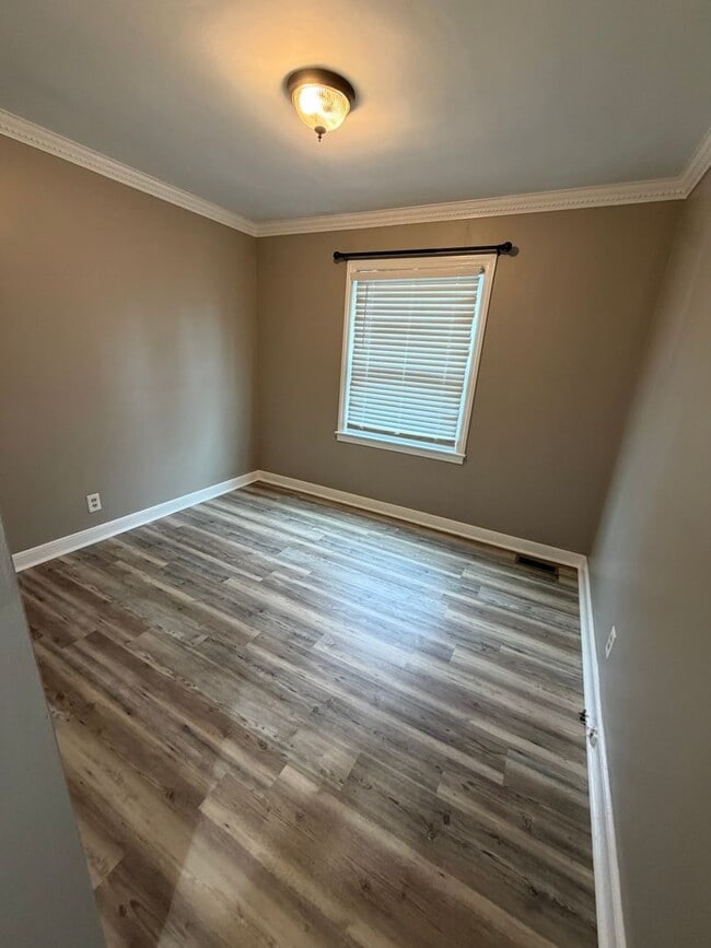 Building Photo - 1405 Belmont Dr