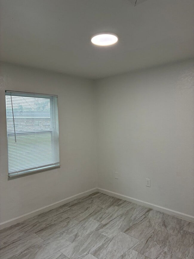 Building Photo - 3631 N Frontage Rd