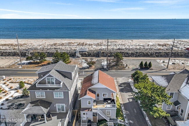 Building Photo - 556 Ocean Ave