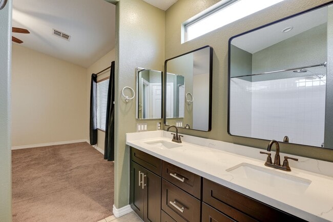 Building Photo - Upgraded Home in Lamplight Gated Community with Pool!