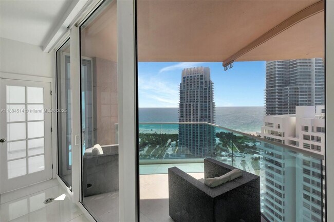 Building Photo - 300 South Pointe Dr