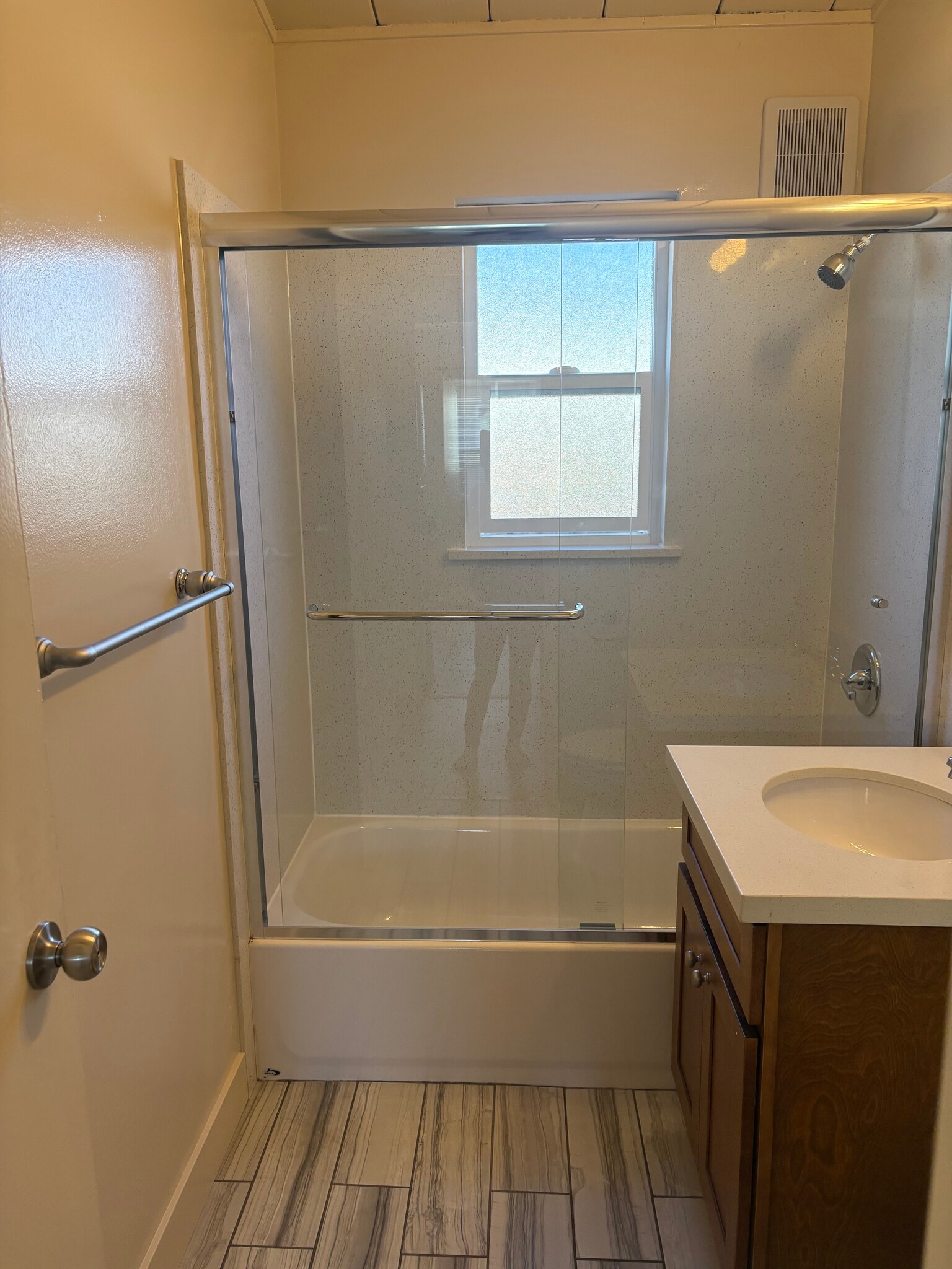 bathroom - 3143 Alma St