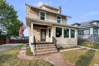 Building Photo - 230 E Garfield St