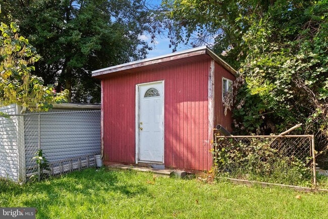 Building Photo - 4816 Woodlawn Dr