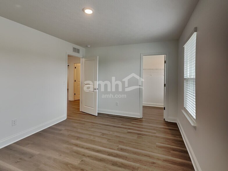 Building Photo - 419 Golden Maple Pl