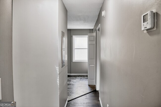 Building Photo - 1961 Karen Cir