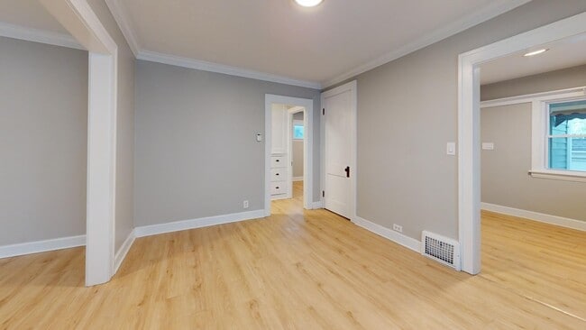 Building Photo - For August Move-In - West Blvd Area - 2 Bedroom Single Family Home