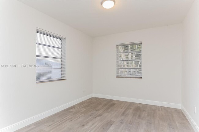 Building Photo - 1571 NE 44th St