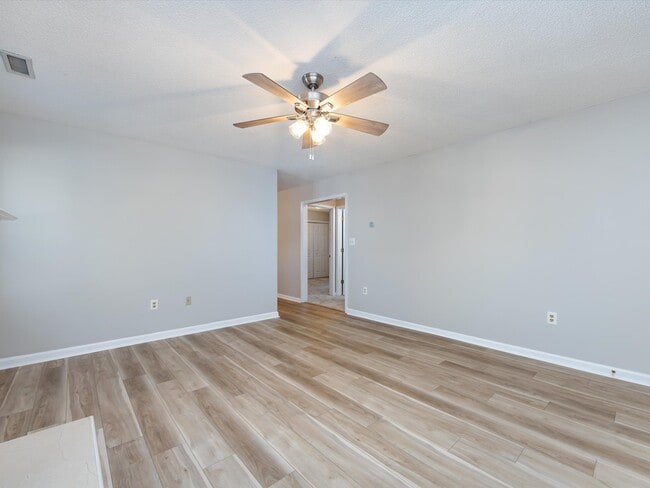 Building Photo - 210 6th St