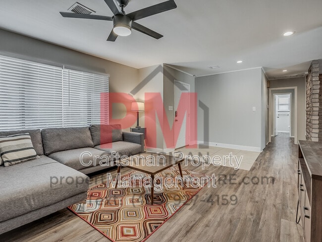 Building Photo - 13601 Pinehurst Rd