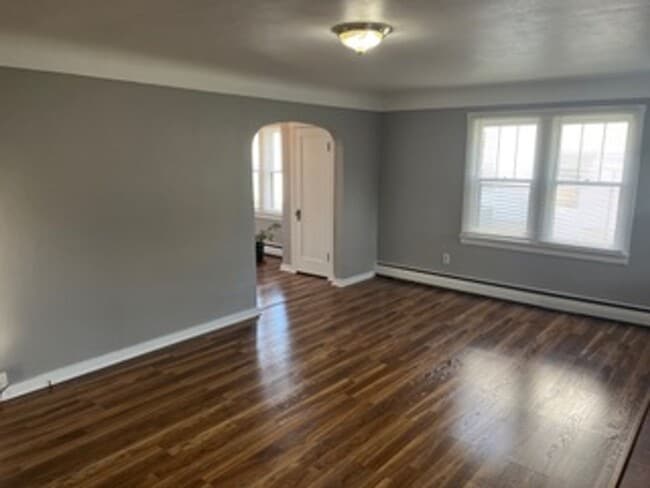Building Photo - 2 Bedroom House in Troy with Washer/Dryer Hookups and Storage Basement!!