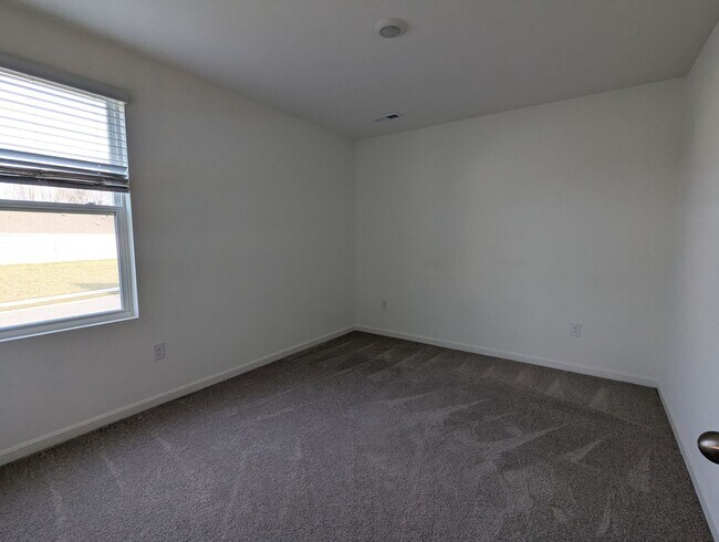 Building Photo - Beautiful Home in Elizabethtown