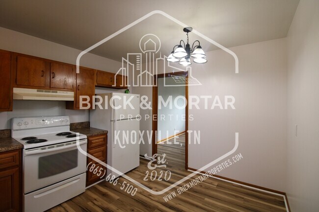 Building Photo - 2409 Holbrook Dr