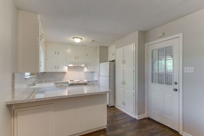 Building Photo - No Carpet! Great tree shaded yard!