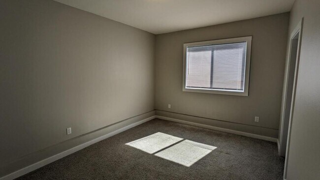 Building Photo - 3969 Hayesville Dr NE