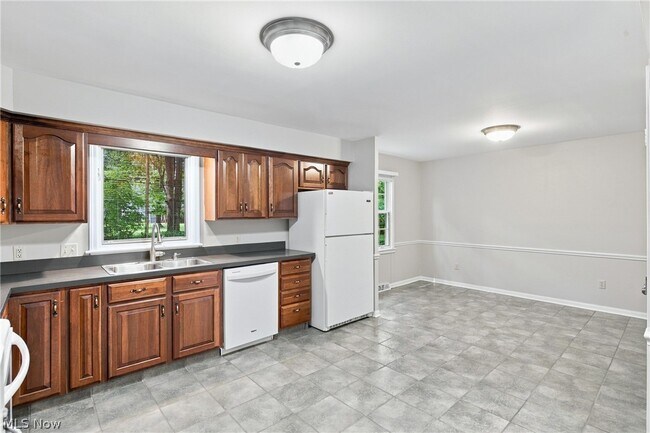 Building Photo - 6832 Green Ridge Ave