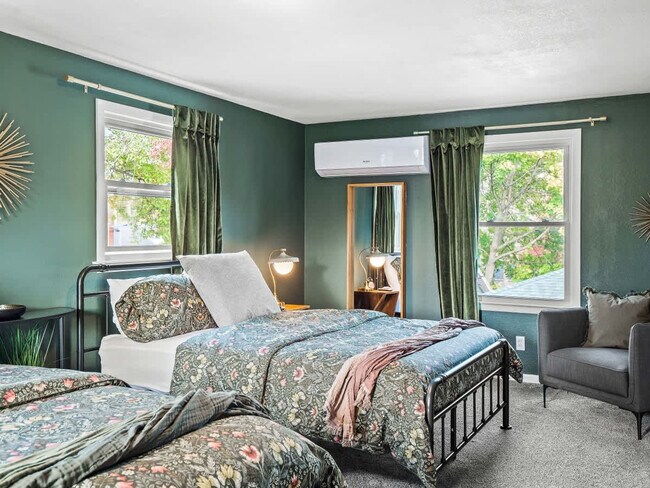 Building Photo - 2804 6th St