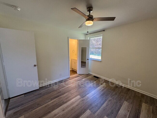 Building Photo - 544 Phipps Dr