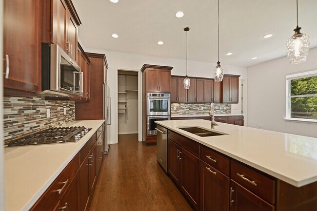 Building Photo - $4,340.95, 5 Beds - 3.5 Bath, Single Family Home in Broomfield with Pool Access!