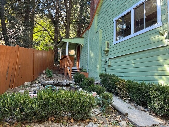 Building Photo - 782 N Village Ln