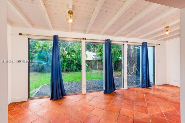 Building Photo - 1716 SW 12th Ct