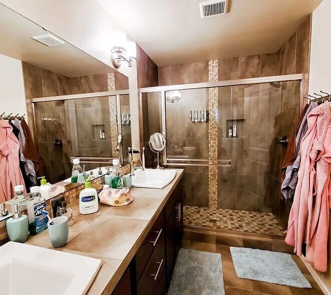 Building Photo - Beautiful Bothell Townhome