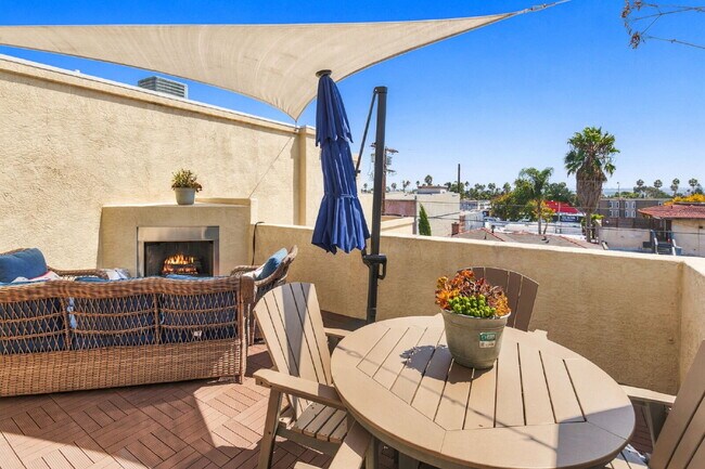 Building Photo - Your Furnished Coastal Escape Awaits!