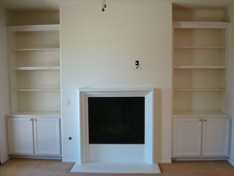Building Photo - 38539 Divot Dr