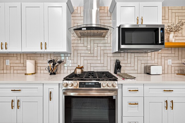 Building Photo - 5121 Locust St