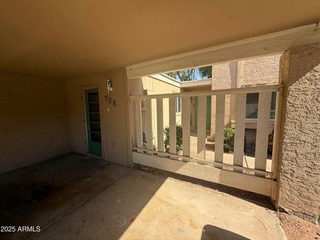 Building Photo - 708 E Colgate Dr