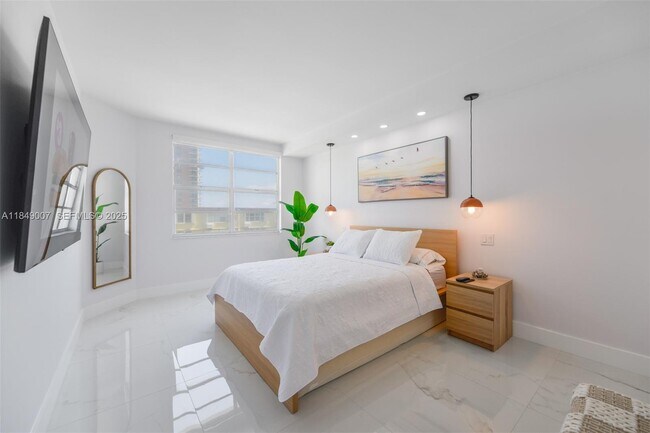 Building Photo - 1950 S Ocean Dr