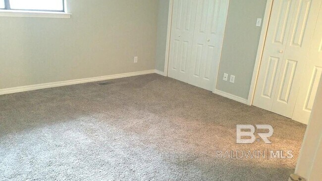 Building Photo - 31 Lake Shore Dr