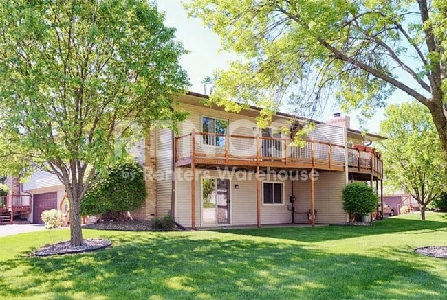 Building Photo - Available July 6th 2 Bedroom 2 Bath Townhome in Woodbury