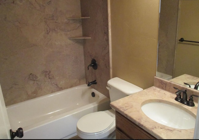 Building Photo - 193 N 350 W St