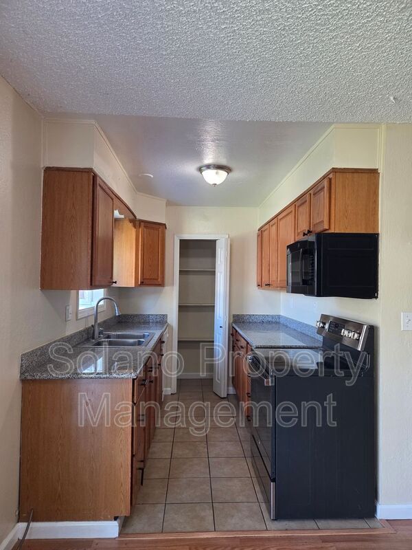 Building Photo - 232 Elwood St