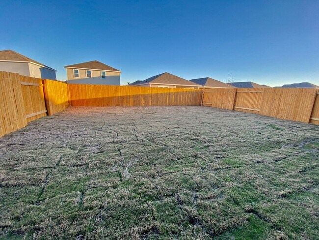 Building Photo - Experience Luxury Living: 4 Beds, 2.5 Bath...