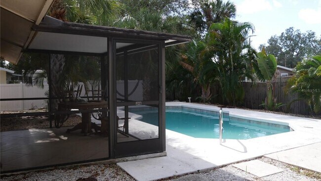 Building Photo - 3026 Vinson Ave