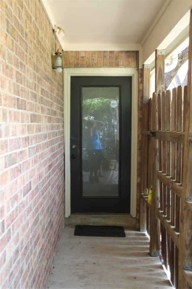 Building Photo - 7825 Beauregard Cir