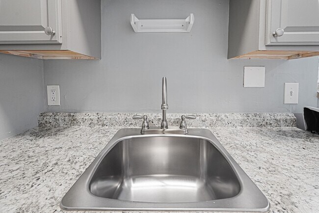 Building Photo - 24 Charlton St