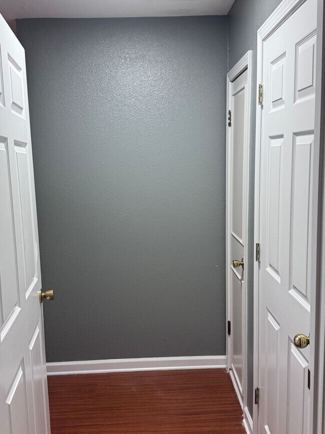 Building Photo - 3000 Springhill Rd