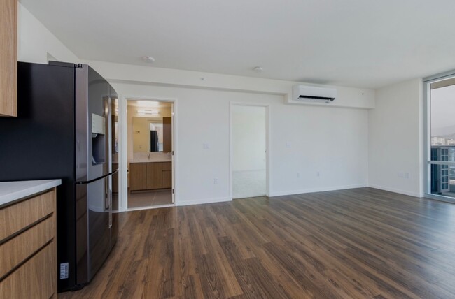 Building Photo - 2 Bed, 2 Bath Corner Unit at The Central A...