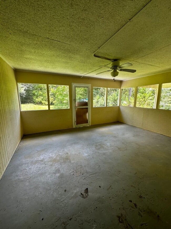 Building Photo - 4 Bedrooms, 2 Bathrooms - Home in Cartersville!