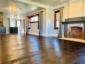 Building Photo - Beautiful 3BD 2BA Craftsman Home Located in Historic Mesta Park!!!