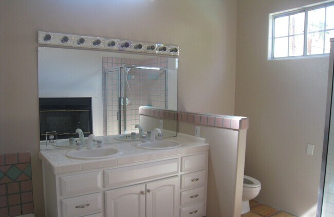 Building Photo - Pool Home in La Quinta Cove