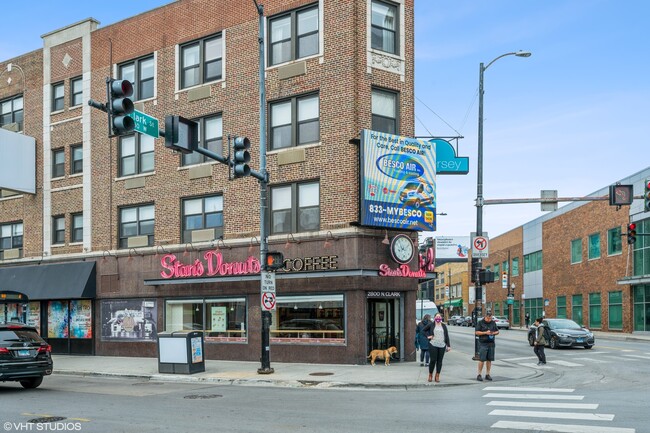 Building Photo - 2800 N Orchard St