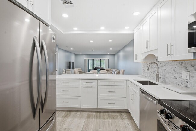 Building Photo - 9292 Vista Del Lago