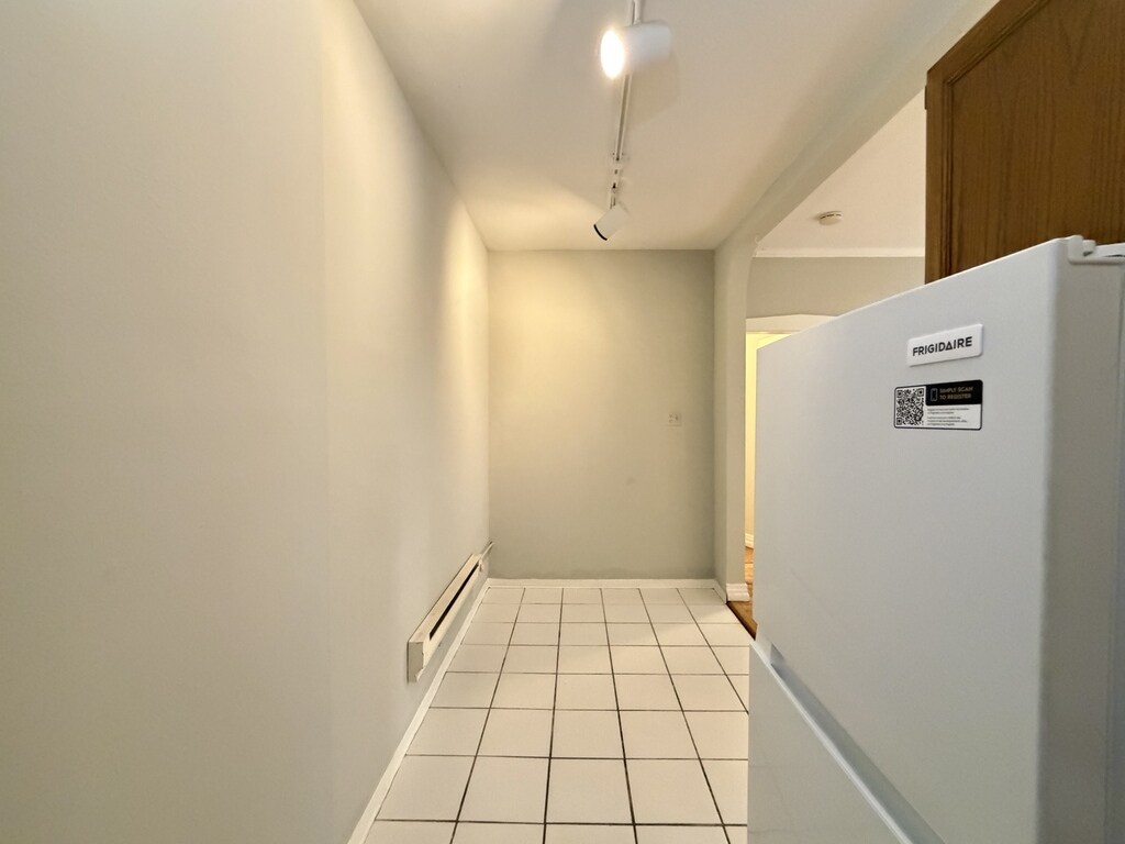 Building Photo - 457 W Melrose