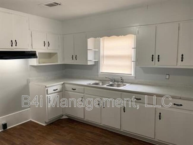 Building Photo - 1123 Drewery Ave