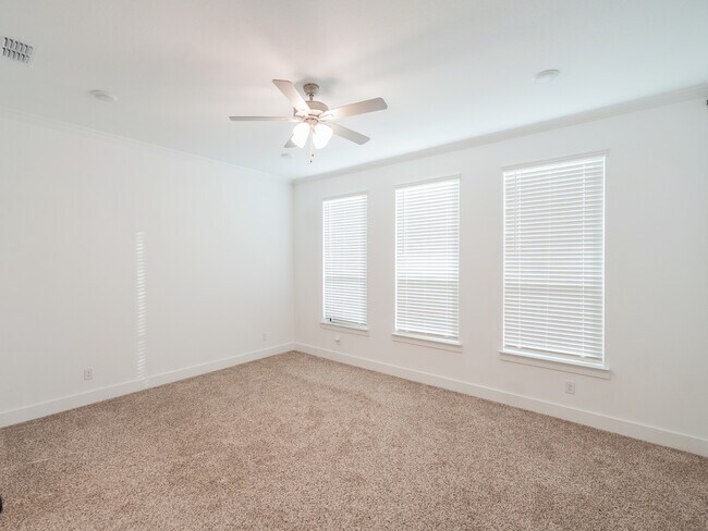 Building Photo - 4104 Willow Grove Ave